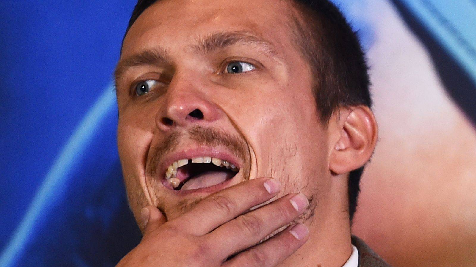 Джошуа б уже розплакався і втік. Усик показав швидкісну роботу рук