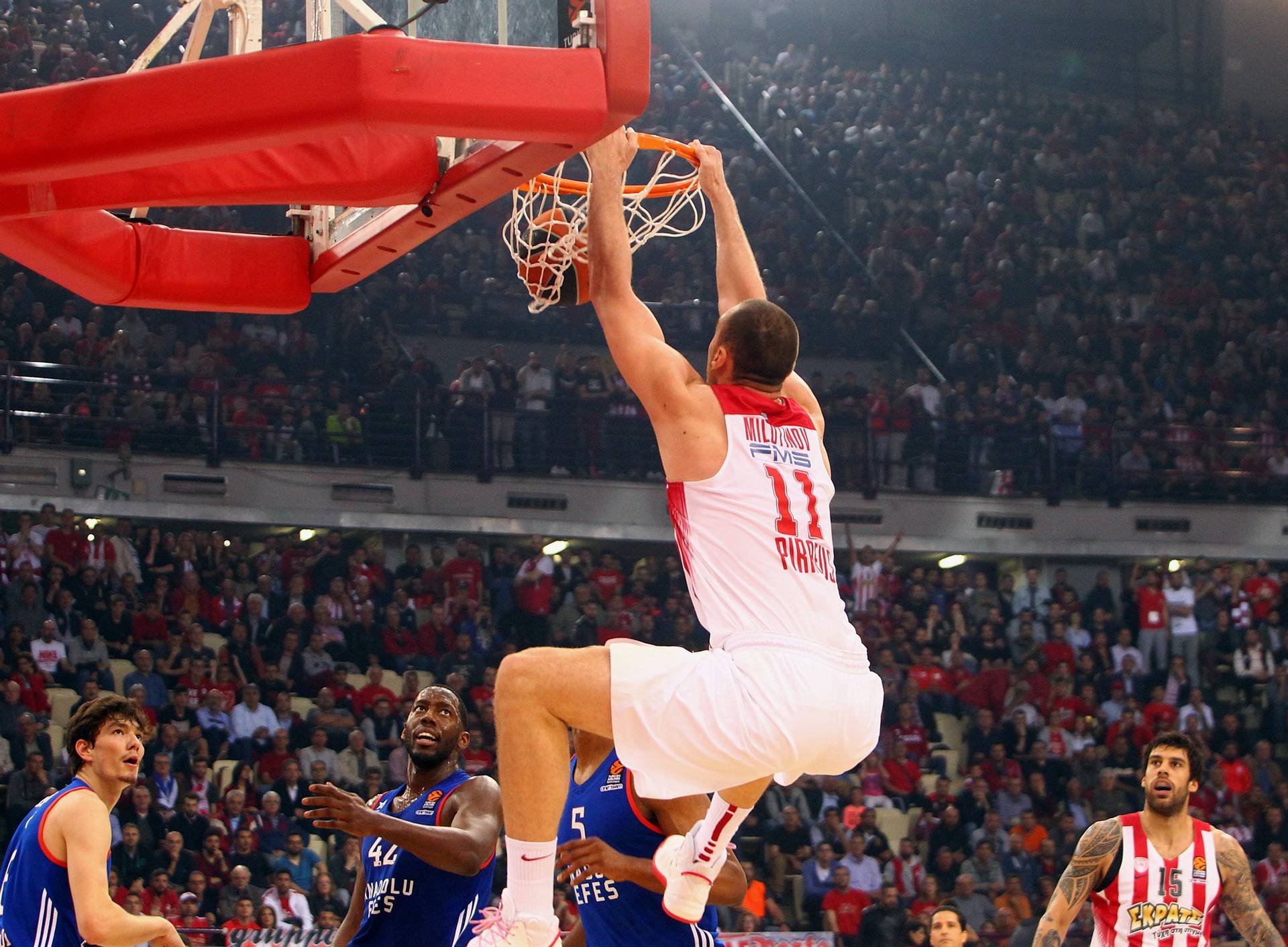 Данки с двух рук Милутинова и Брауна – лучшие моменты 7-го тура Евролиги