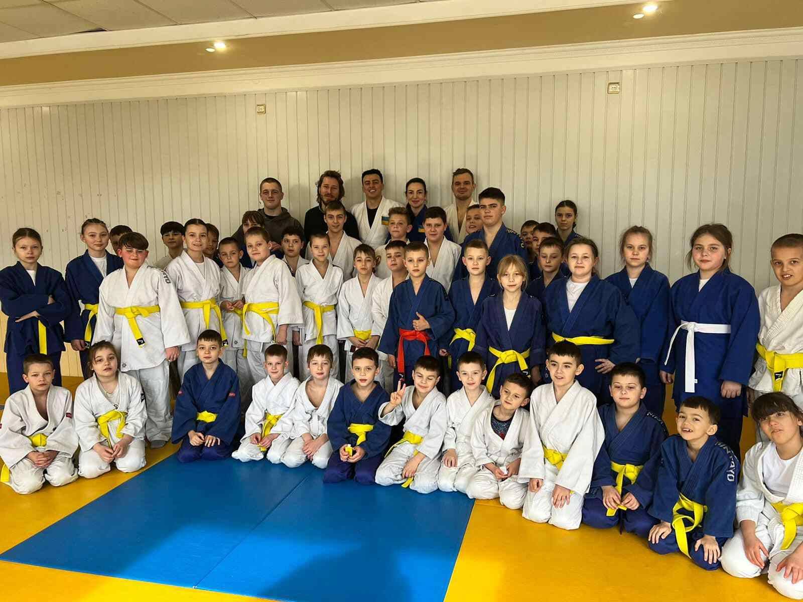 Бубка разом з ФДУ передали гуманітарну допомогу в Слов’янськ