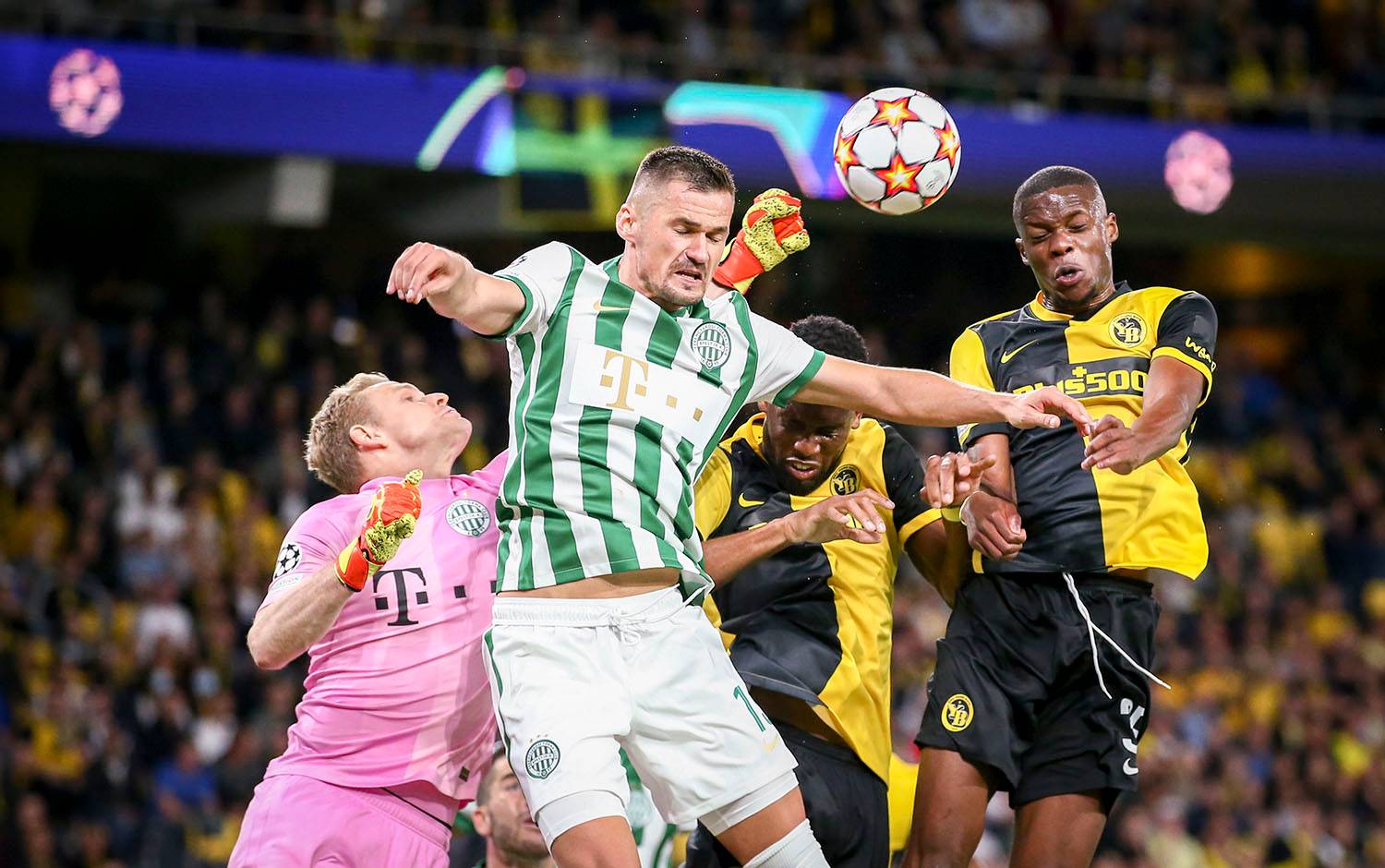 Ліга чемпіонів UEFA. « Ференцварош » в десятером програв « Янг Бойз ». Як це було