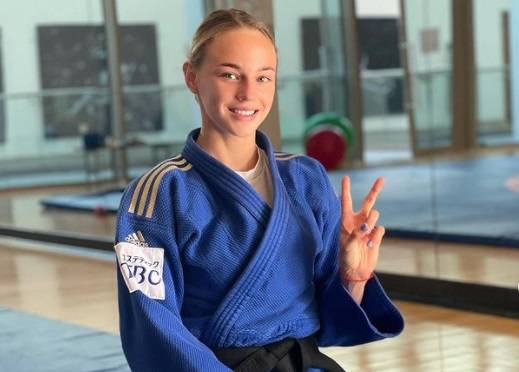 Вражає! Белодід у відвертому купальнику демонструє модельні параметри