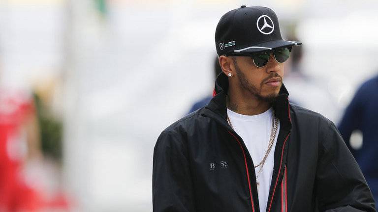 Хэмилтон надеется, что в 2017 году болиды удивят пилотов