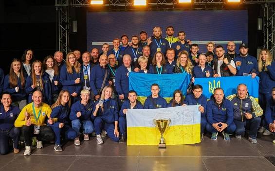 Збірна України передасть свої призові з чемпіонату Європи на допомогу ЗСУ