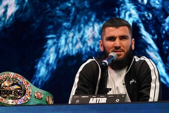 У Бетербієва відберуть пояс чемпіона світу, якщо він не доведе, що насправді травмувався