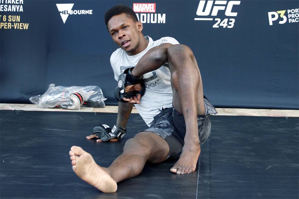 Адесанья встретится с Костой, а затем с Джонсом