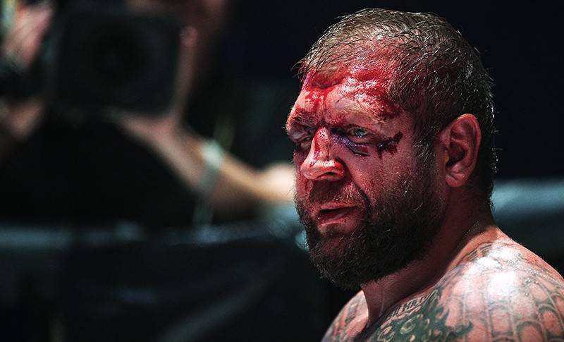 Александр Емельяненко незадолго до боя с Кокляевым размахивал пистолетом в супермаркете