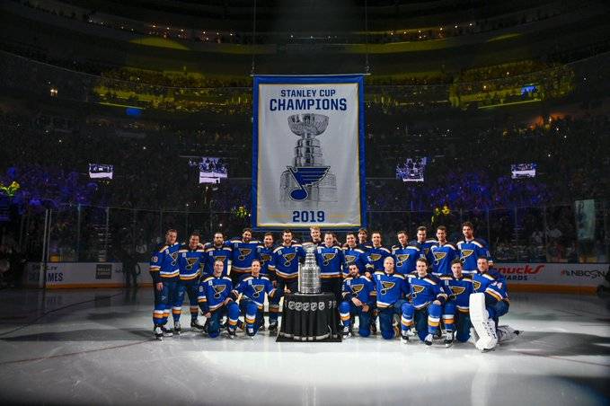 На арене «Сент-Луиса» установили чемпионский баннер