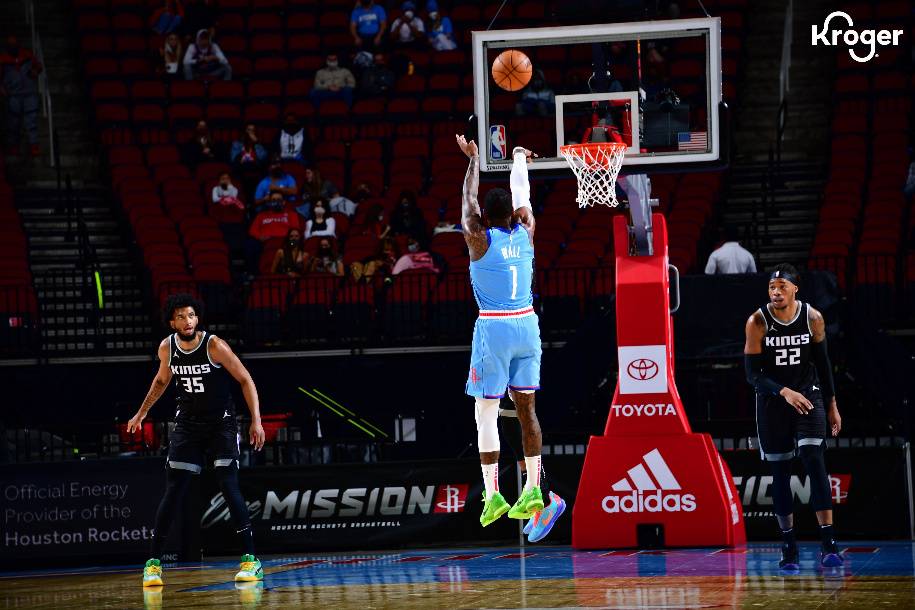 Джон Уолл дебютировал за «Хьюстон», набрав 22 очка