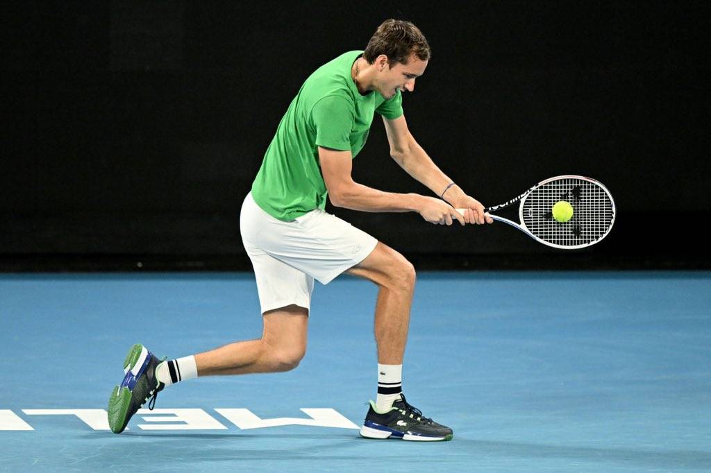 Медведєв впевнено пробився до другого раунду Australian Open