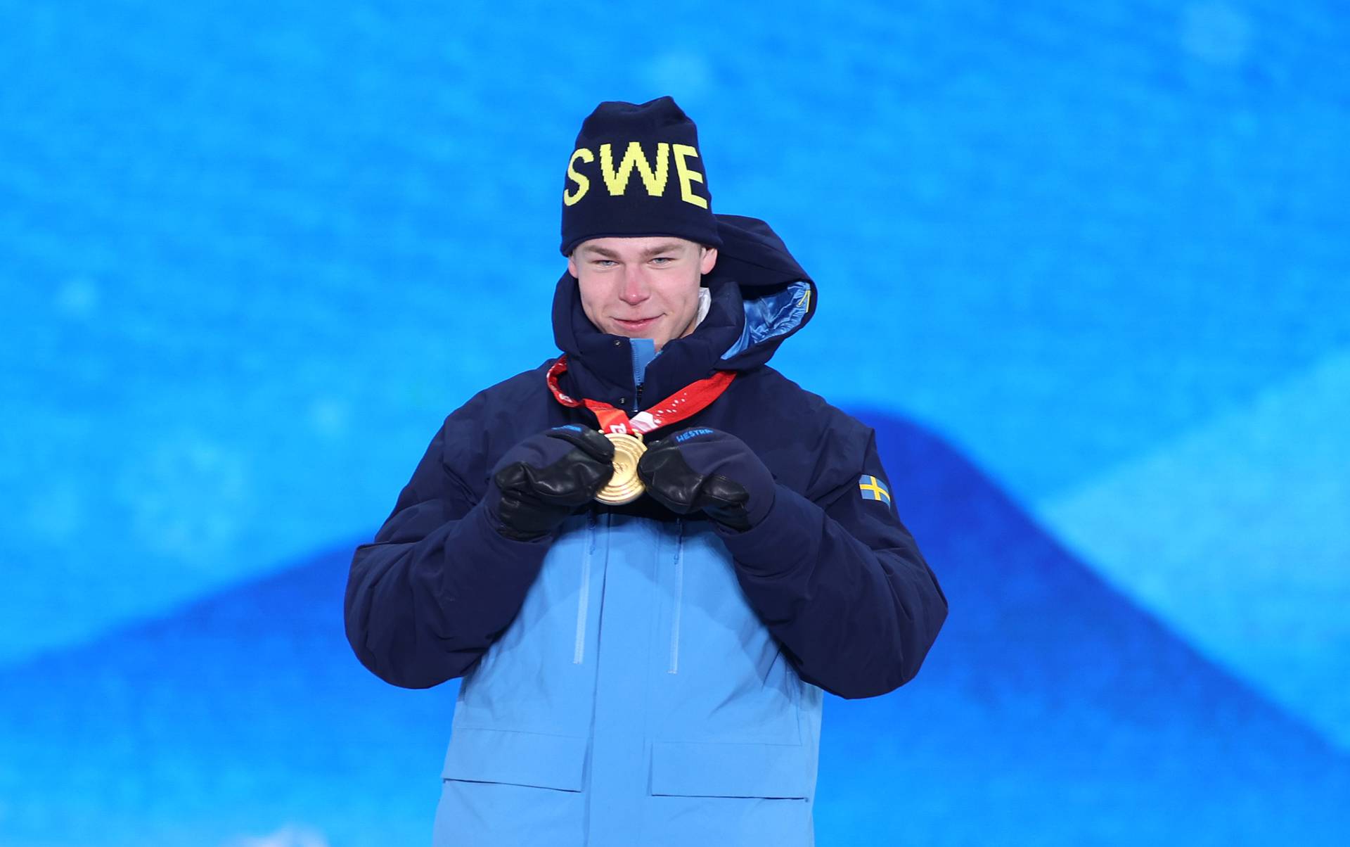 Розпакування олімпійської медалі Пекіна-2022 від Вальтера Валльберга