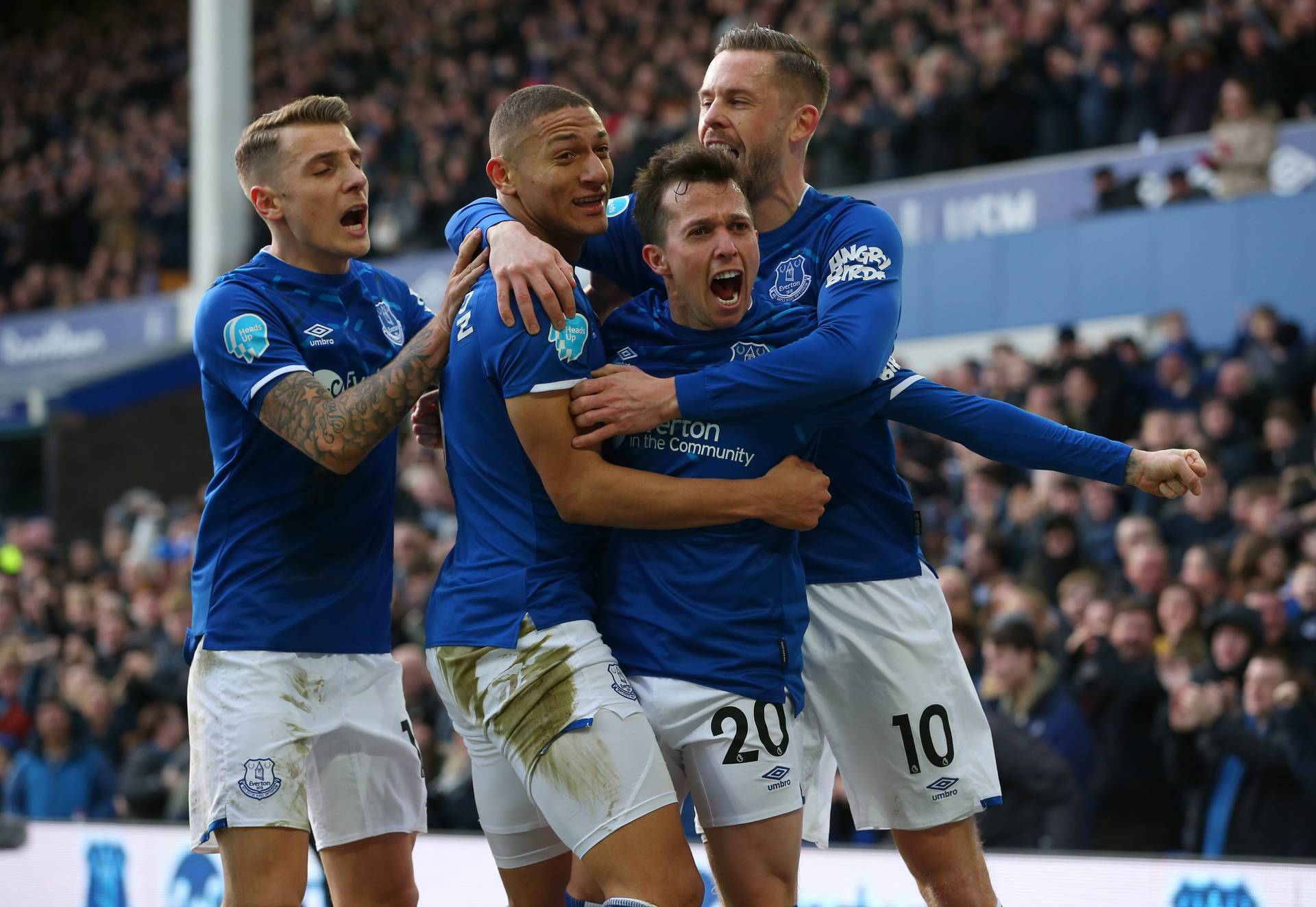 Гол экс-игрока «Шахтера» помог «Эвертону» подняться на 7-е место в АПЛ