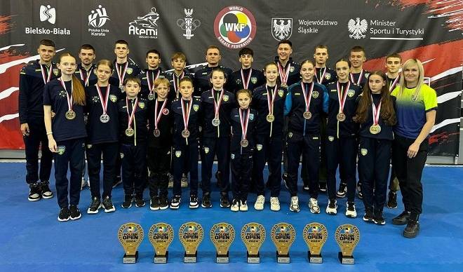 Украинские каратисты выиграли командный зачет на турнире в Польше