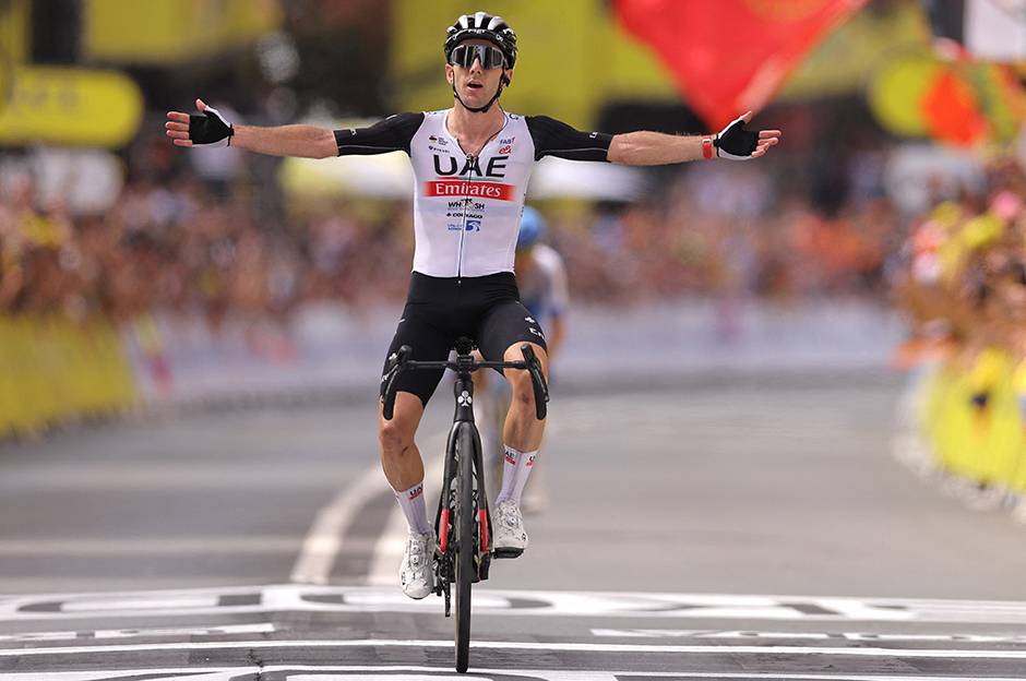 Адам Йейтс выиграл первый этап Tour de France-2023