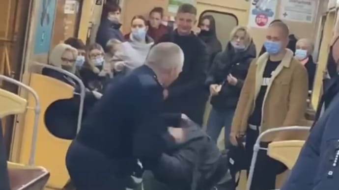 «Наследник Гвоздика». В Харькове машинист избил мужчину прямо в вагоне метро