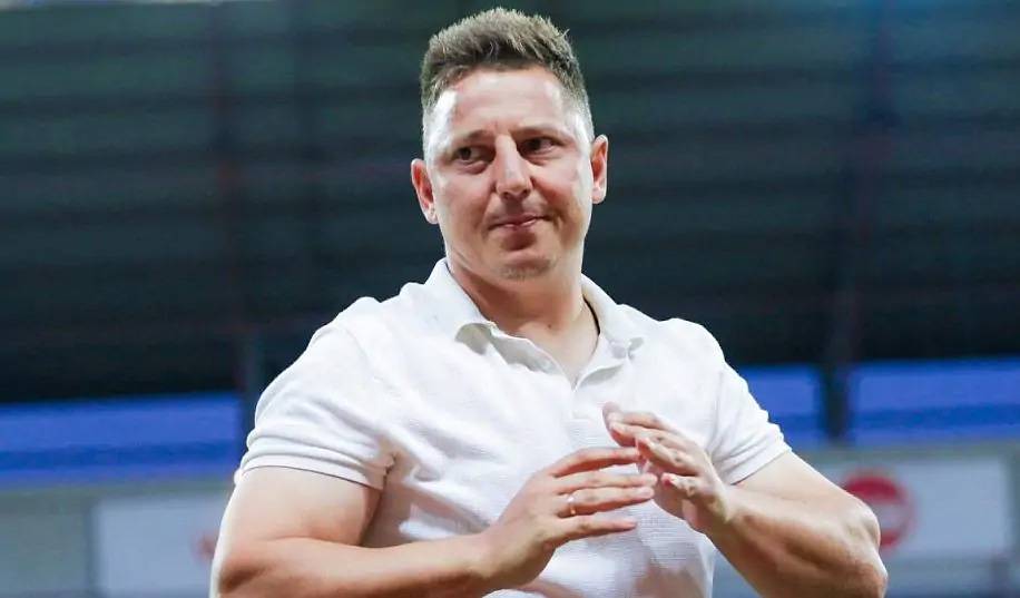 Кобин: Вышли из раздевалки и на этом игра закончилась