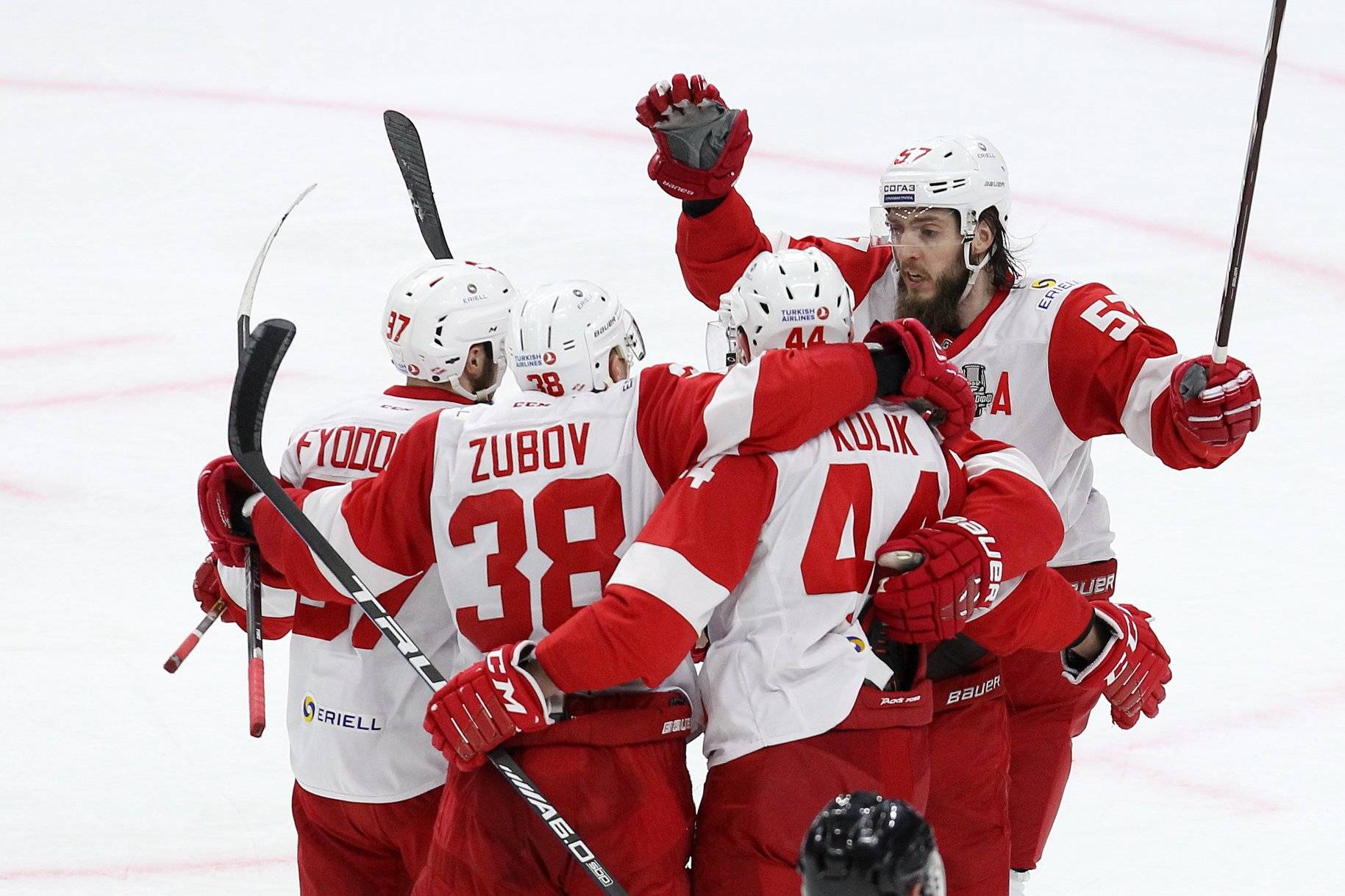 «Спартак» выиграл первый матч у СКА, ЦСКА и «Автомобилист» победили всухую