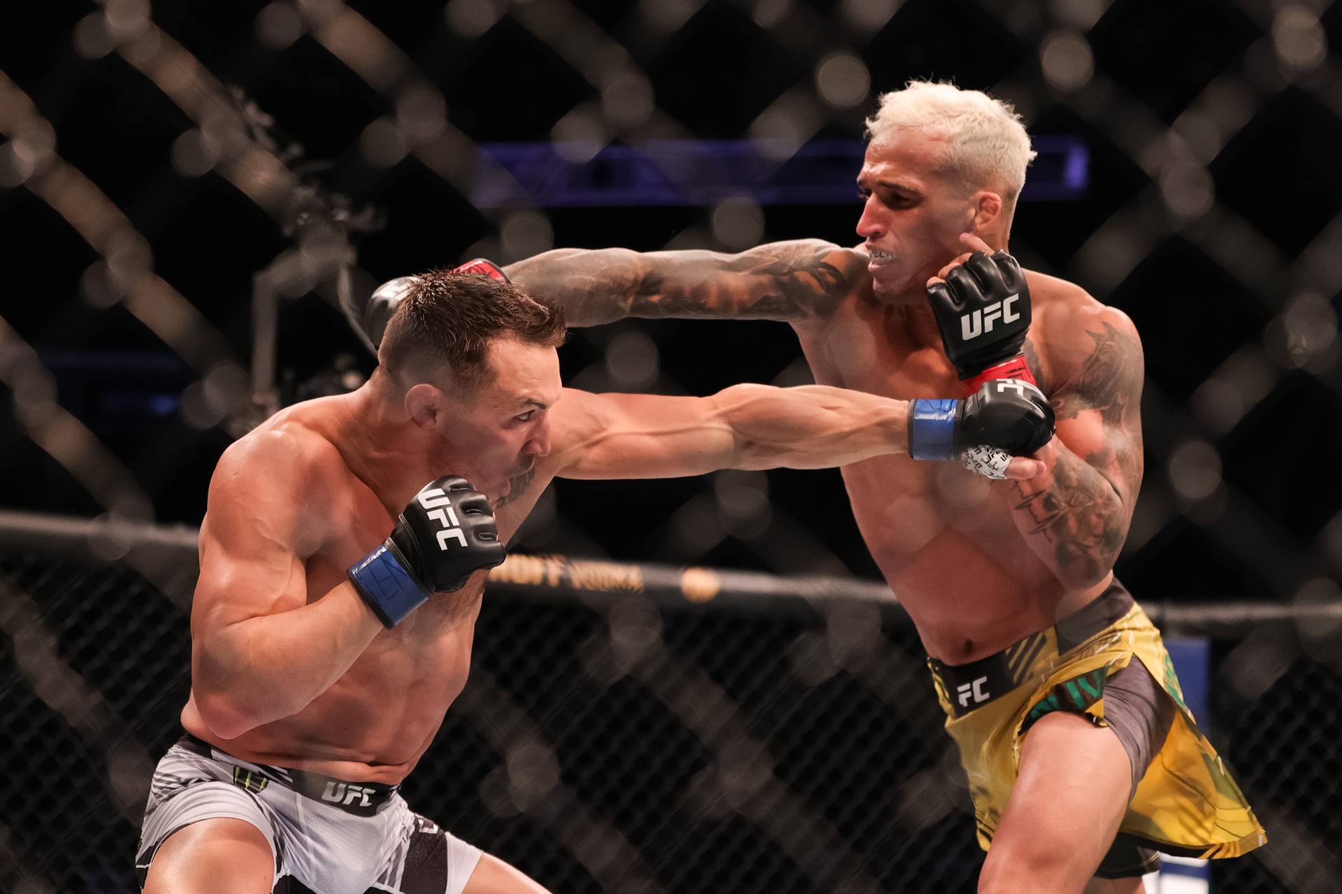 Оприлюднено гонорари учасників турніру UFC 262: Чендлер – Олівейра 