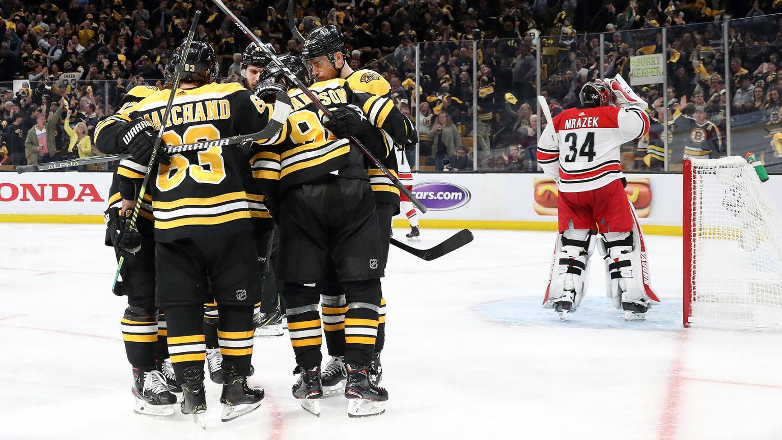 «Бостон» стартовал с победы над «Каролиной» в финале Восточной конференции