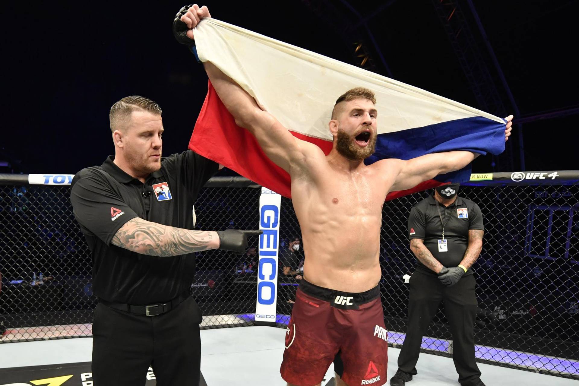 Прохазка настолько сильно впечатлил руководство UFC, что получил $100 тысяч бонусов