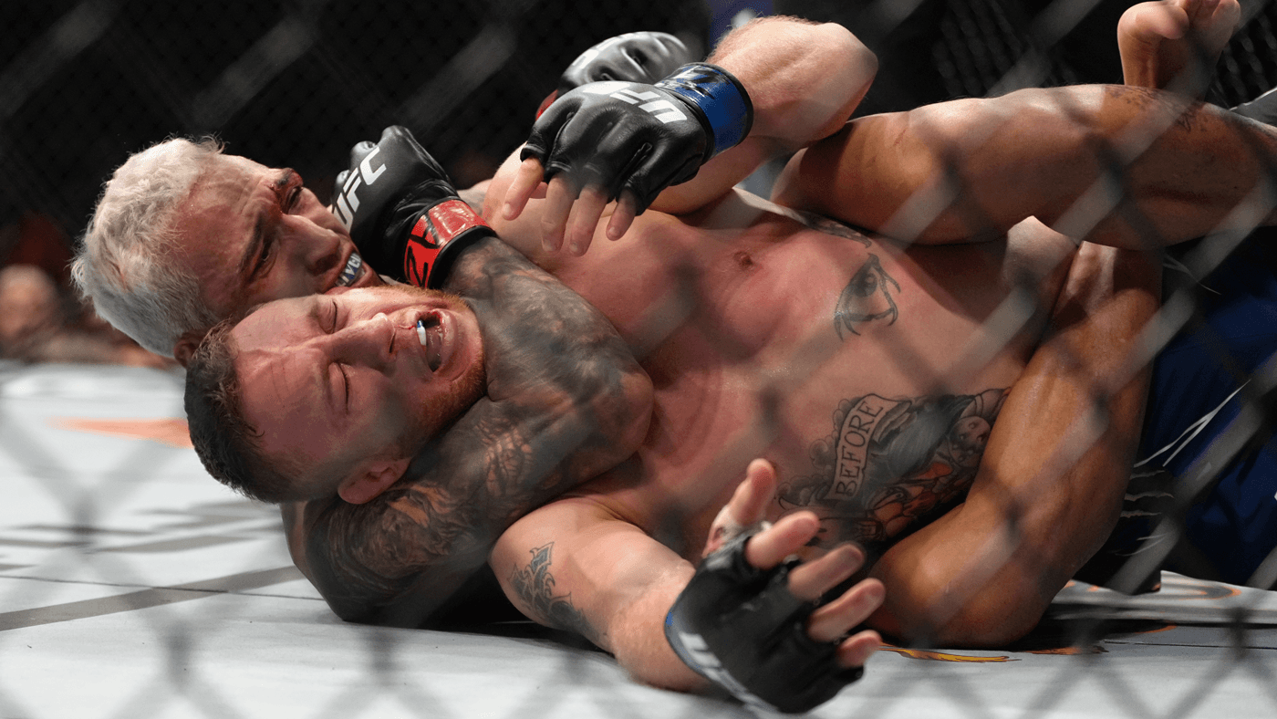 Олівейра «задушив» Гетжі на UFC 274