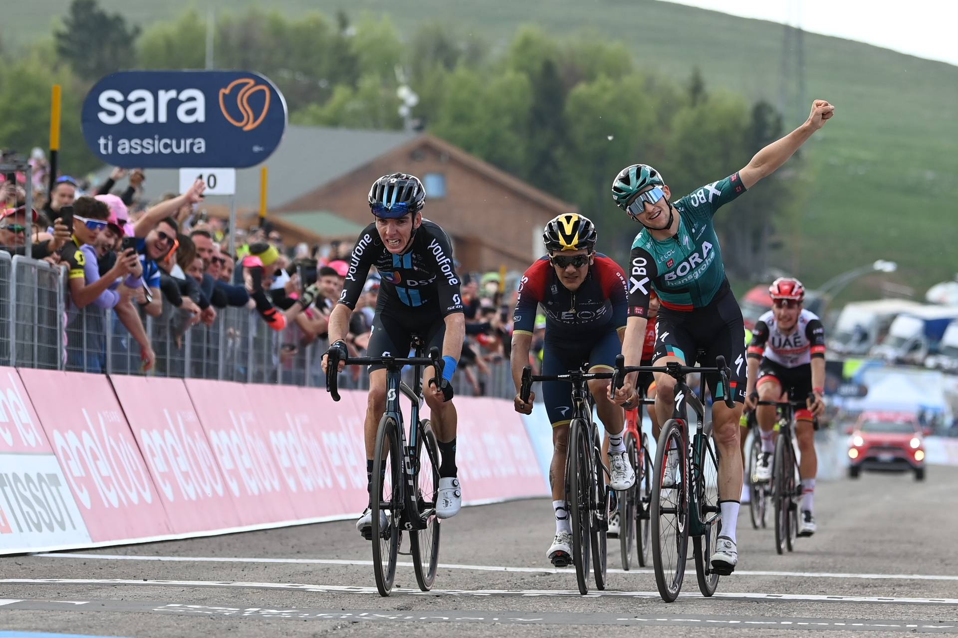 Хіндлі виграв дев’ятий етап Giro D`Italia