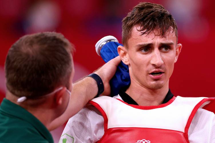 Слабонервним не дивитися. Учасника Олімпіади жорстоко побила банда на вулиці