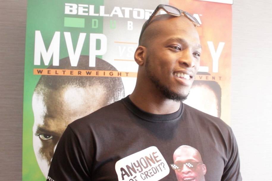 Майкл Пейдж устроил потасовку со своим следующим соперником. Видео