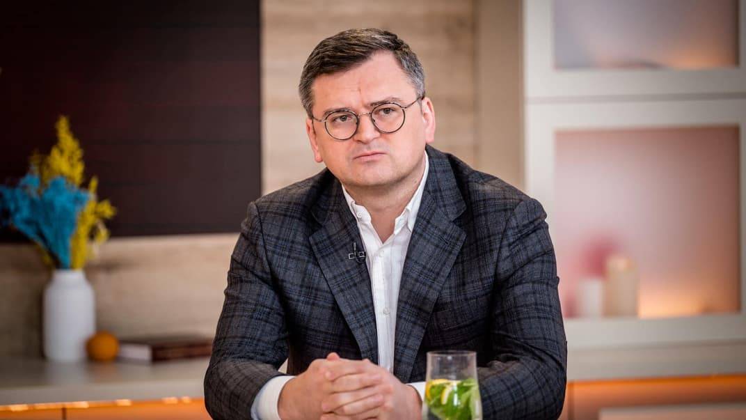 Кулеба – коментатору UFC: «Давай сядемо і поговоримо про щось, що стосується України»