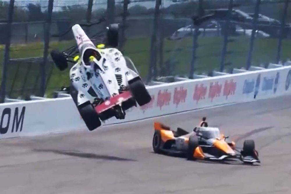 Пилот IndyCar попал в жуткую аварию, испытав перегрузку в 109G 
