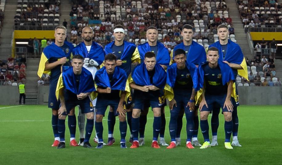 «Дніпро-1» з трьома легіонерами, АЕК без двох лідерів. Склади на матч за вихід до ЛЄ