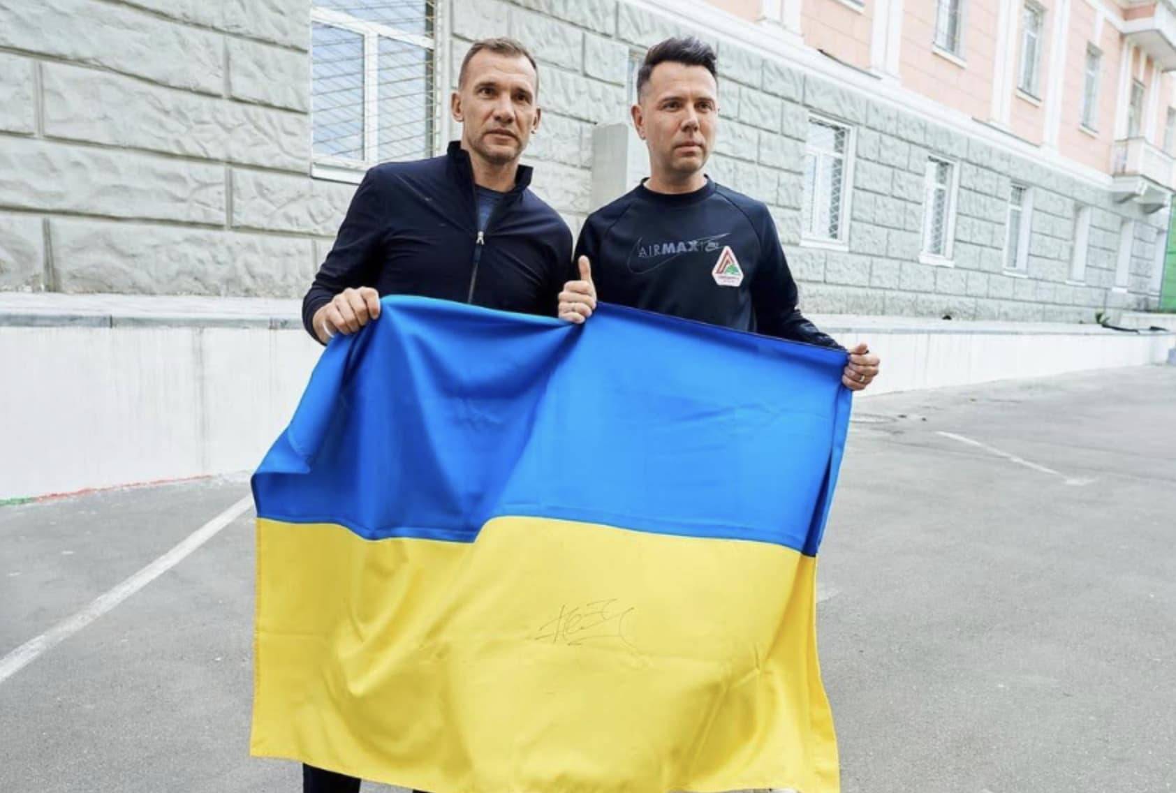 Вихованці Локомотива разом з очільником клубу Олександром Єгоровим побували на прем’єрі фільму «Потяг до життя»