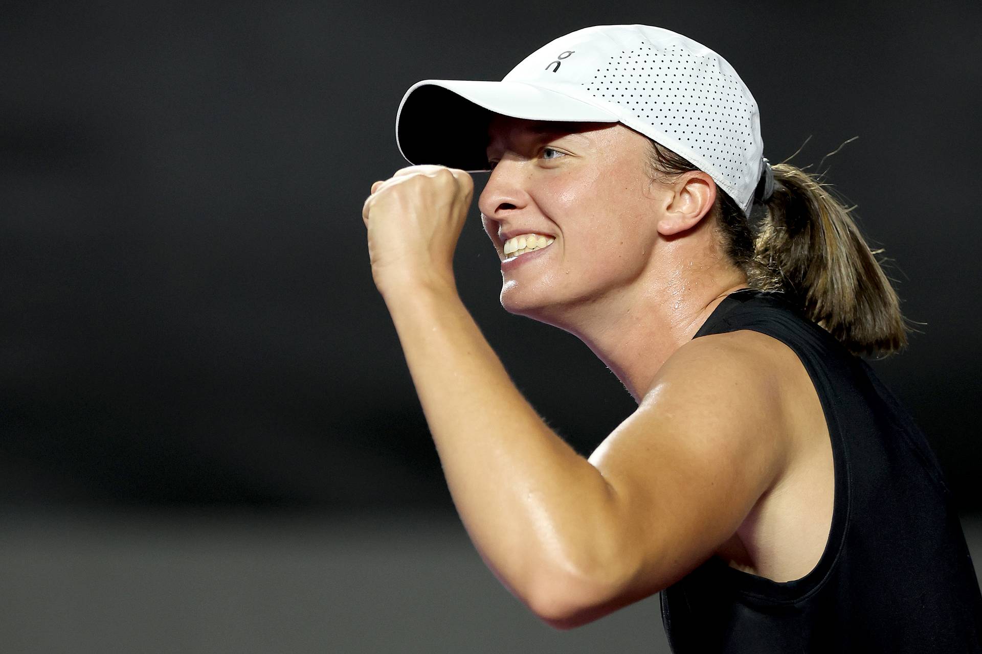 Швентек уничтожила Соболенко в полуфинале Итогового турнира WTA: Ига может вернуться на вершину