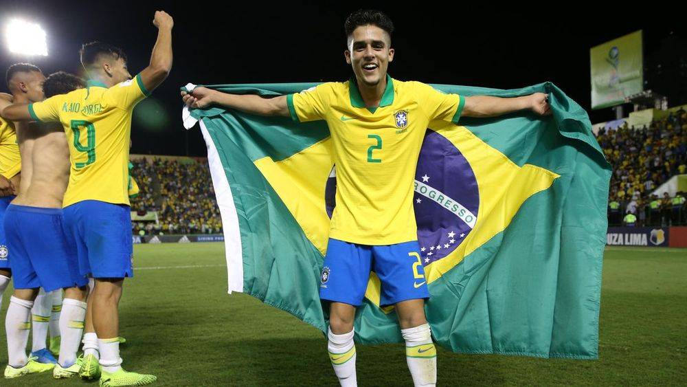 «Манчестер Сити» подписал 17-летнего защитника Коуто