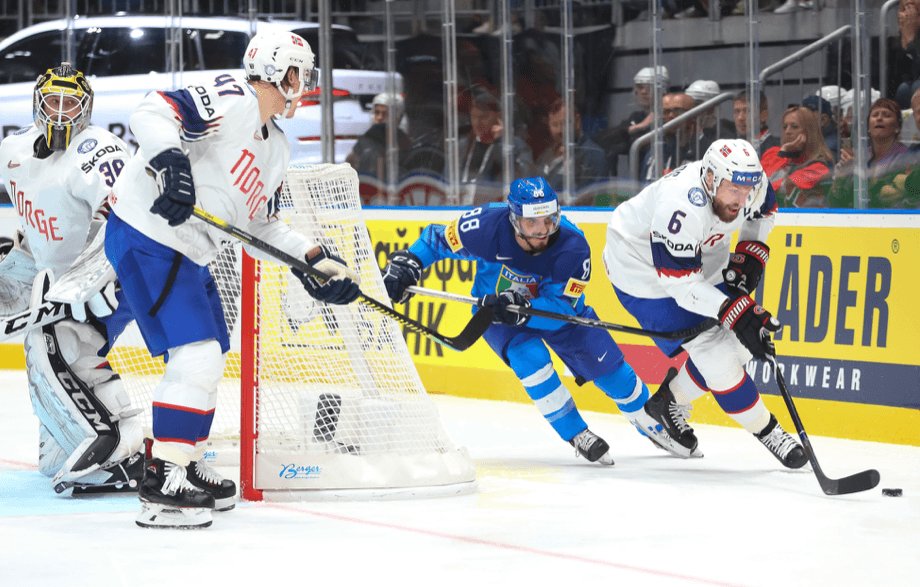 Италия забросила первую шайбу на ЧМ-2019, но это не спасло ее от разгрома в матче с Норвегией