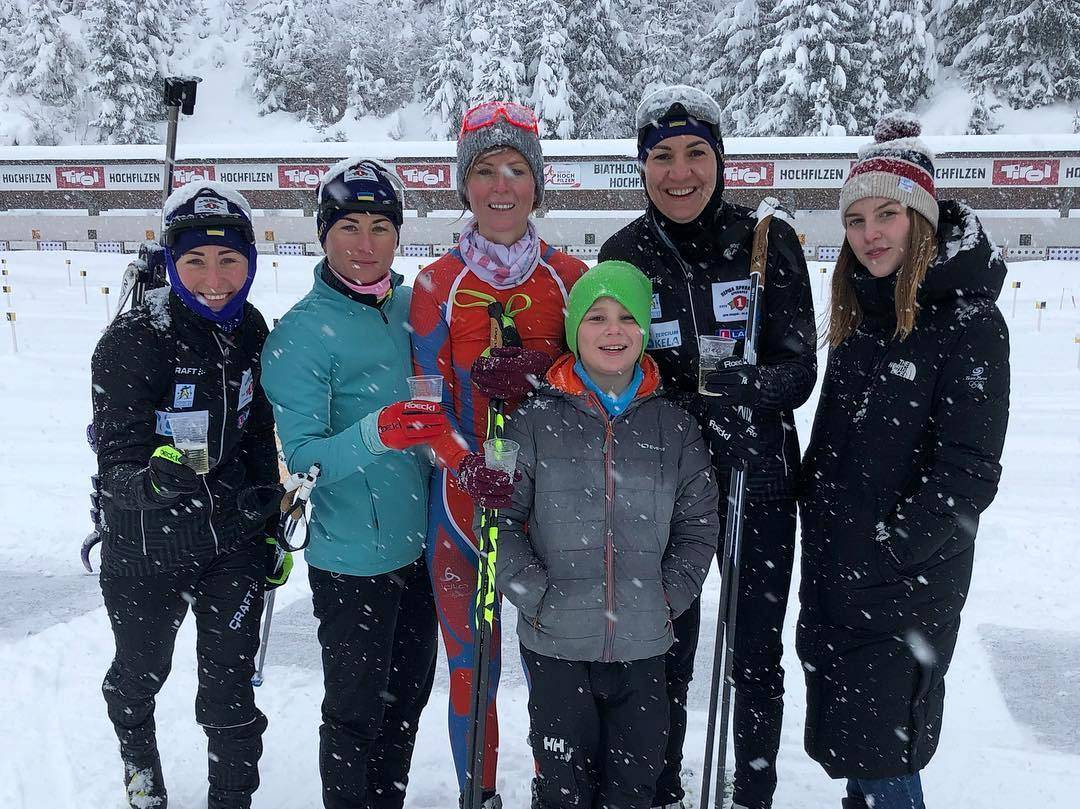 На лыжах и с шампанским. Как женская сборная Украины по биатлону встречала Новый год