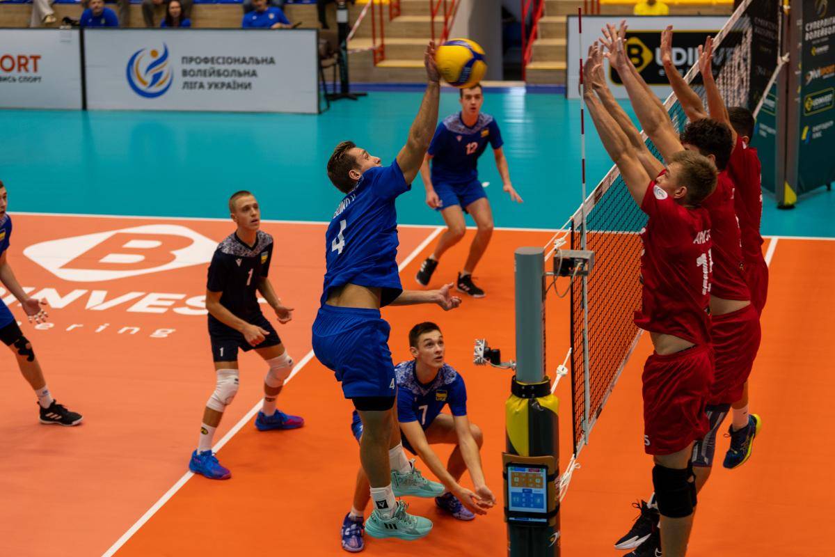 «Барком-Збірна України U-18» розгромила «Юракадемію» у Суперлізі