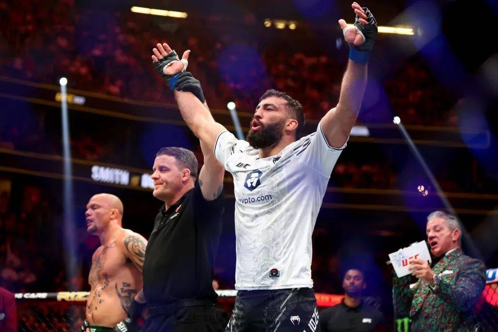 Долідзе на UFC 303 впевнено переміг Ентоні Сміта