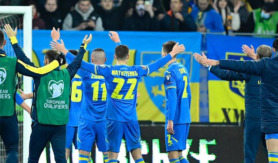Малиновський - в старті. Петраков майже обійшовся без експериментів зі складом на Болгарію