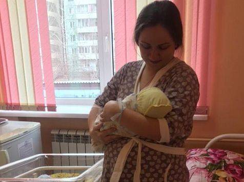 У болельщицы на трибуне прямо во время матча начались роды