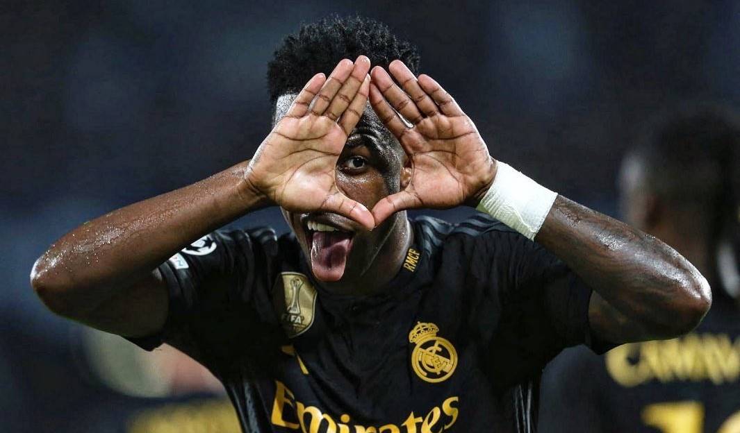 Вінісіус з пенальті зрівняв рахунок у матчі з Баварією. Відео