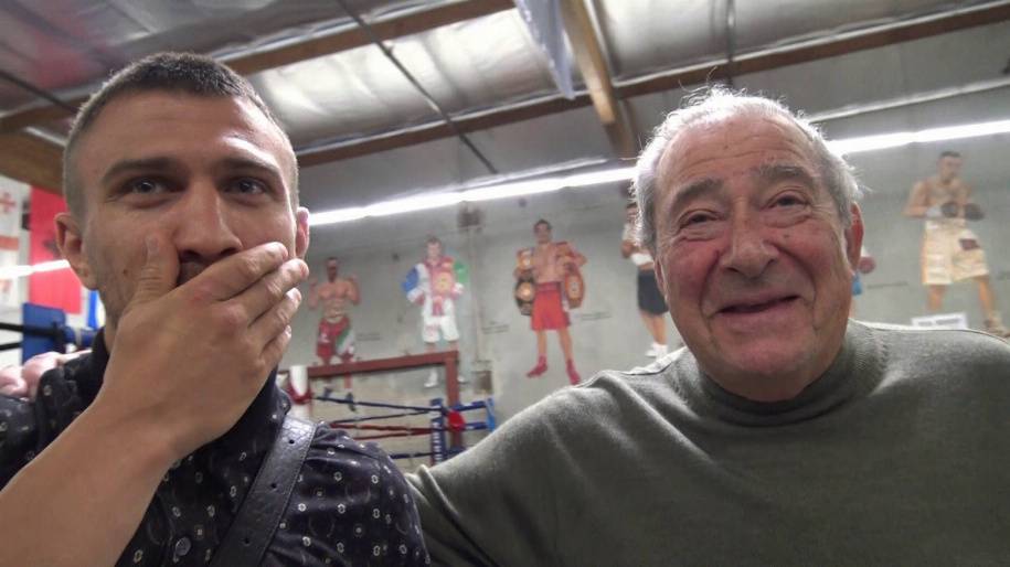 Климас: «У Ломаченко была проблема с плечом еще дома»