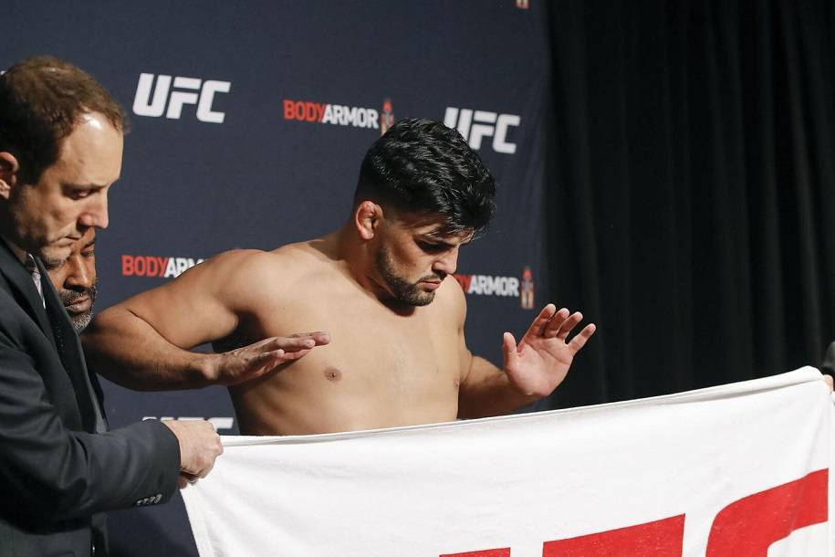 Атлетическая комиссия оштрафовала Гастелума и Андерсона