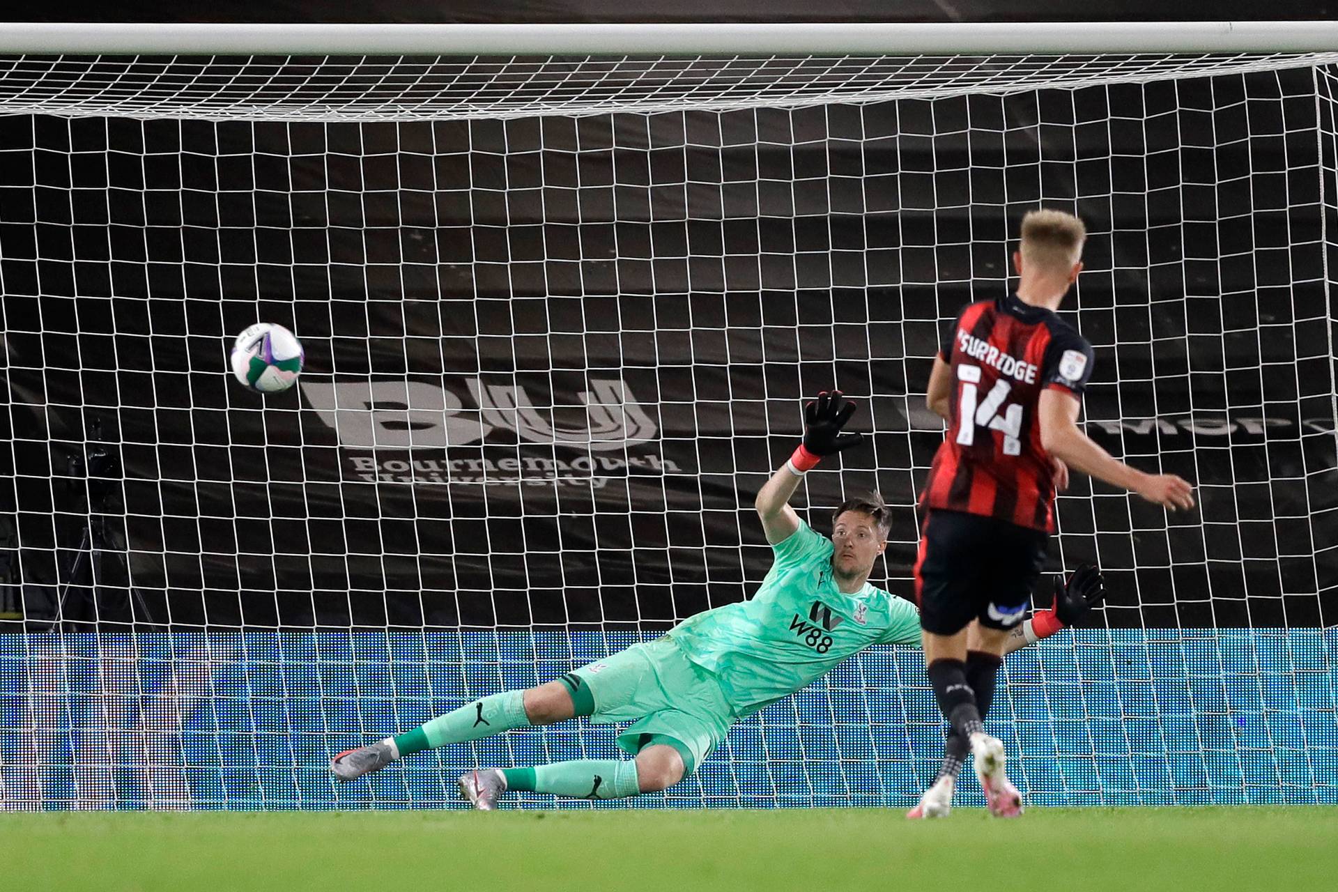 «Борнмут» и «Кристал Пэлас» определили победителя в матче Кубка Англии после 21 забитого мяча