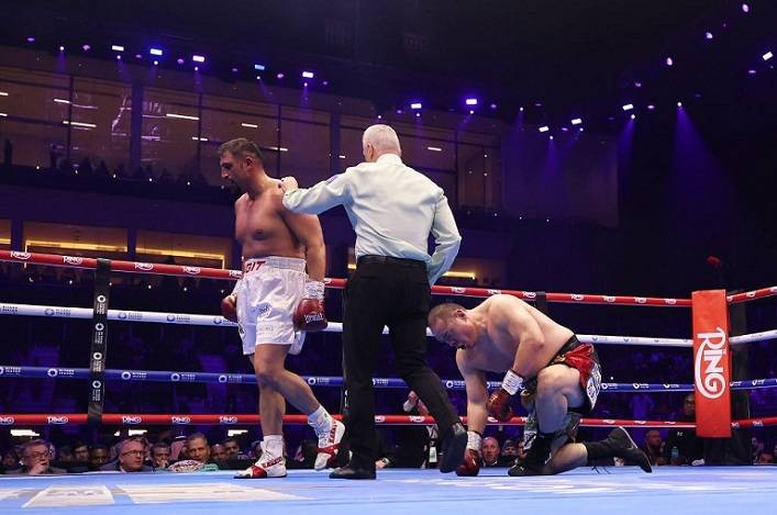 Кабаєл нокаутував Чжилея та забрав тимчасовий титул WBC