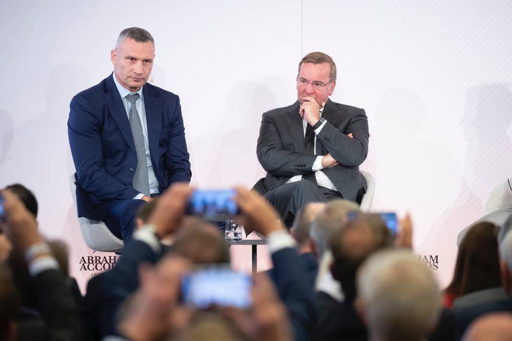 Віталій Кличко зустрівся з міністром оборони Німеччини