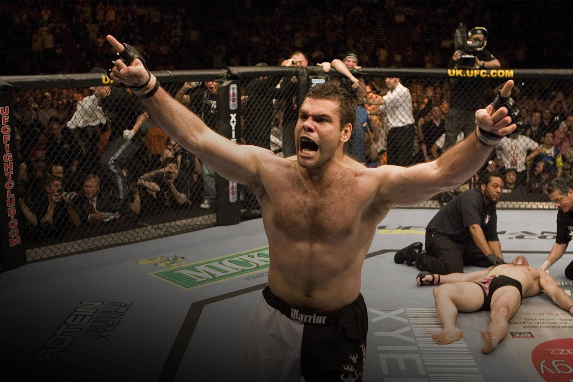 Вырубил его же оружием. Сокрушительный хай-кик в исполнении бразильца Гонзаги 