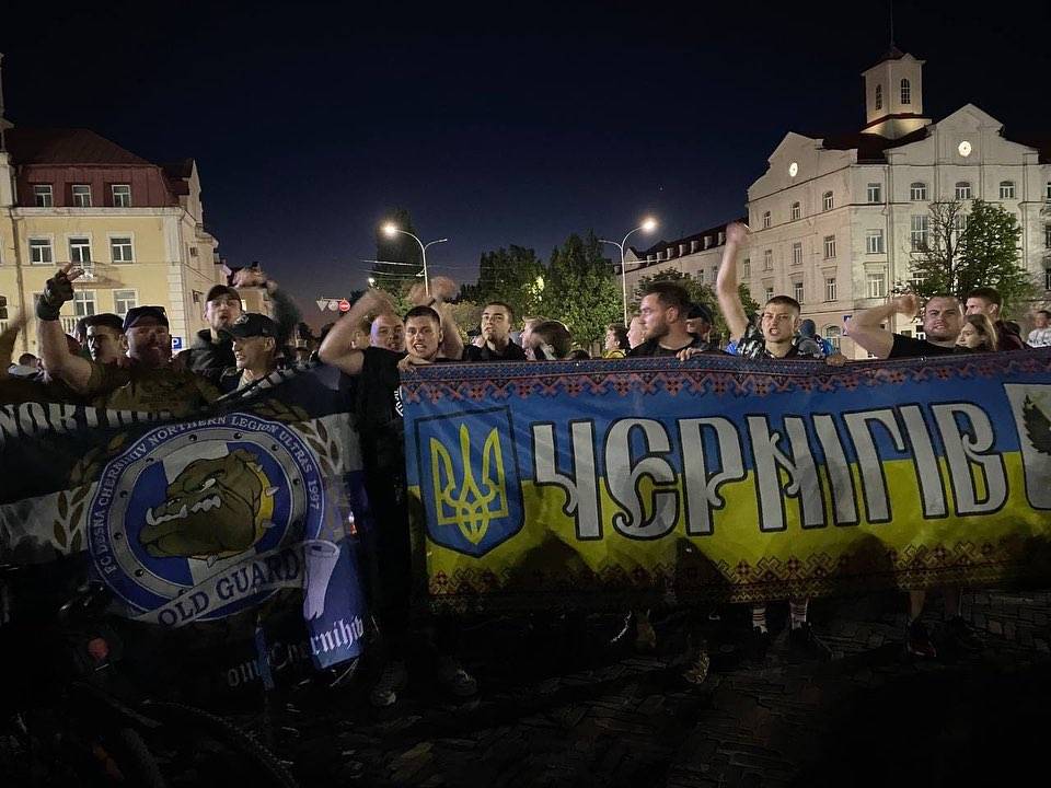 Ультрас чернігівської «Десни» спалив паспорт Масалова