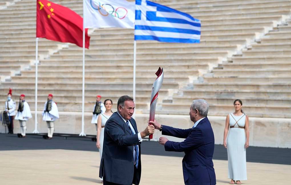 Організаторам Ігор-2022 в Пекіні передали олімпійський вогонь