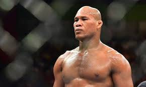 В UFC знали, что один из бойцов может быть заражен