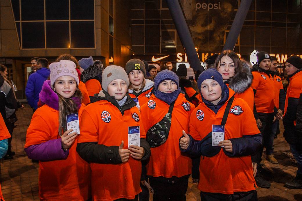 Школьники Донетчины посетили матч Лиги Чемпионов в Харькове